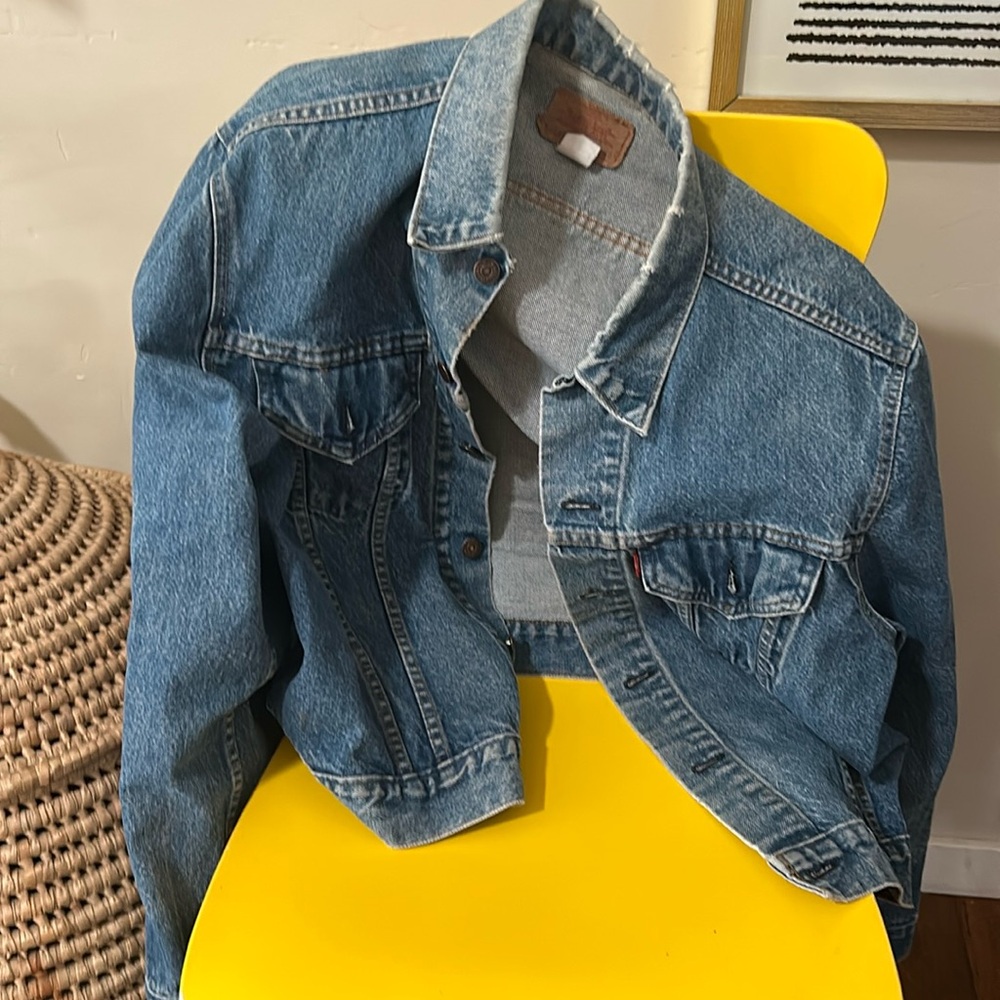 Levi’s 70s vintage denim jacket. Super cute. Little baggy.
